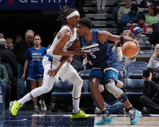  爱德华兹当选周最佳球员，森林狼终结快船连胜  